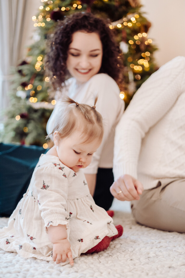 sesja świąteczna w studio strefa klimatyczna mama tata dziecko mini sesja bożonarodzeniowa