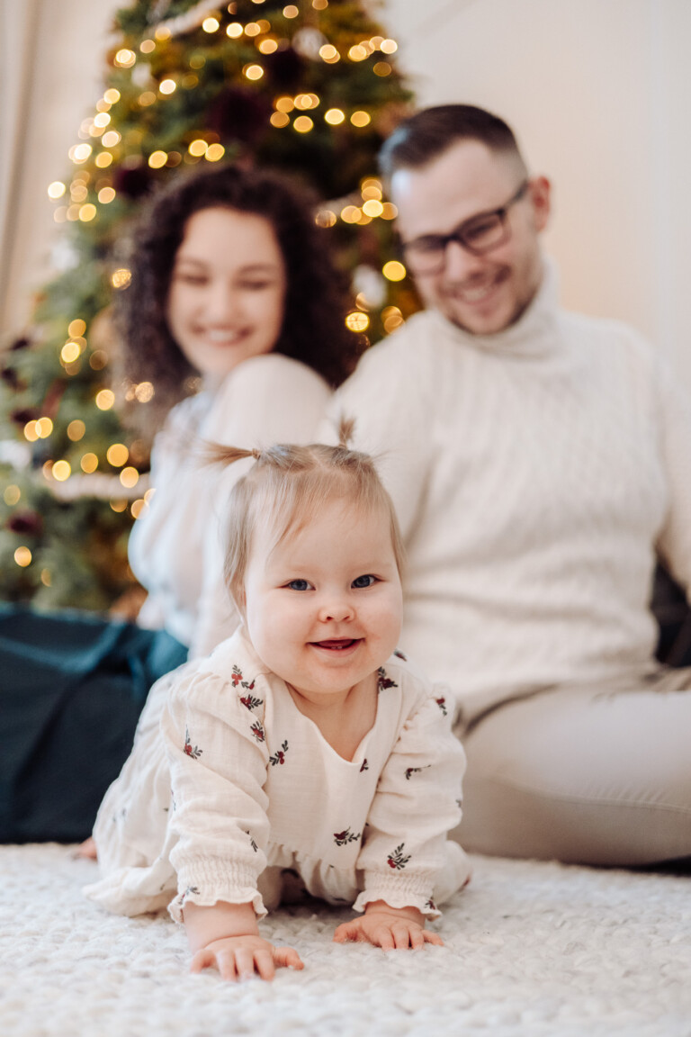 sesja świąteczna w studio strefa klimatyczna mama tata dziecko mini sesja bożonarodzeniowa