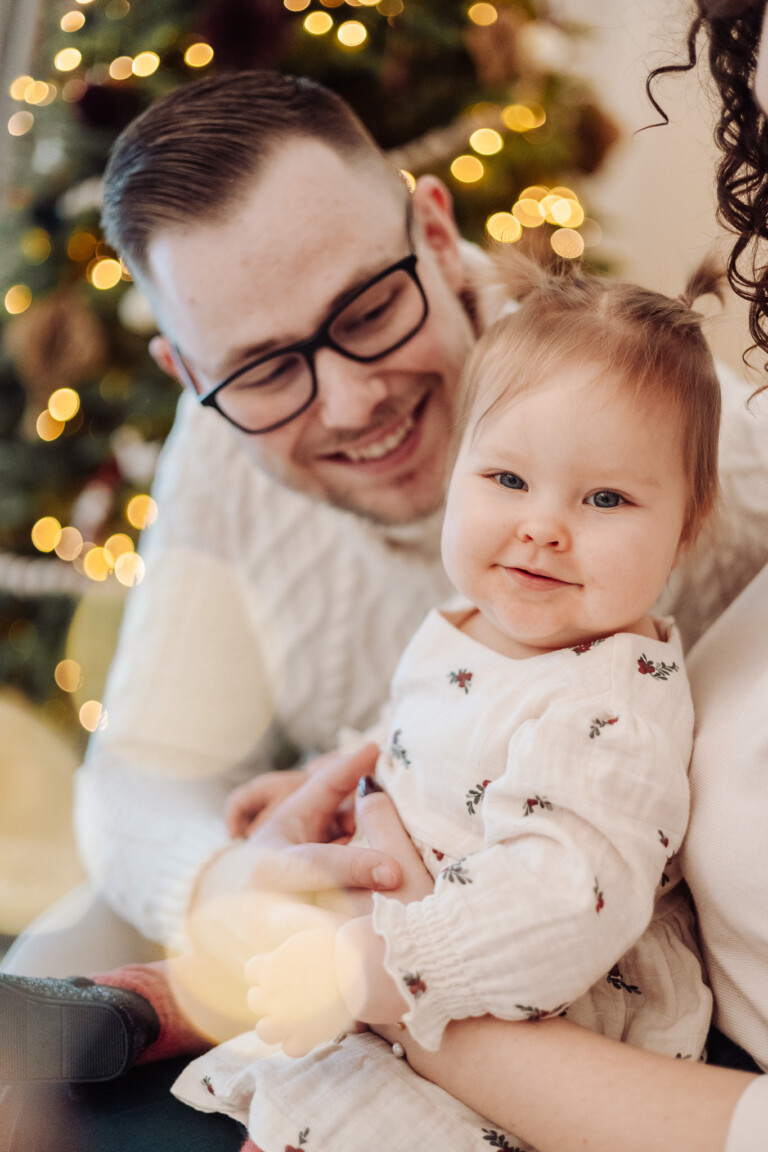 sesja świąteczna w studio strefa klimatyczna mama tata dziecko mini sesja bożonarodzeniowa