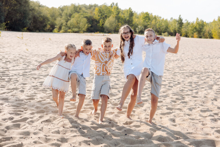 sesja rodzinna na plaży Warszawa Rodzina wielodzietna, Letnia sesja na plaży